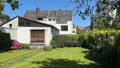 Ansicht mit Wirtschaftsgebäude/Garage