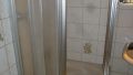 Badezimmer mit Dusche