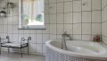 Bad mit Eckbadewanne