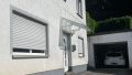 Eingang ELW mit großer Garage