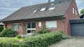 Ansicht mit Garage