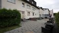 Rückansicht mit Terrassen