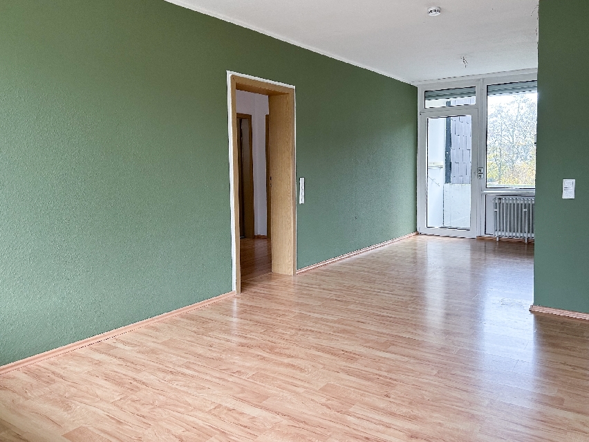 Wohnraum mit Essbereich und zwei Loggien