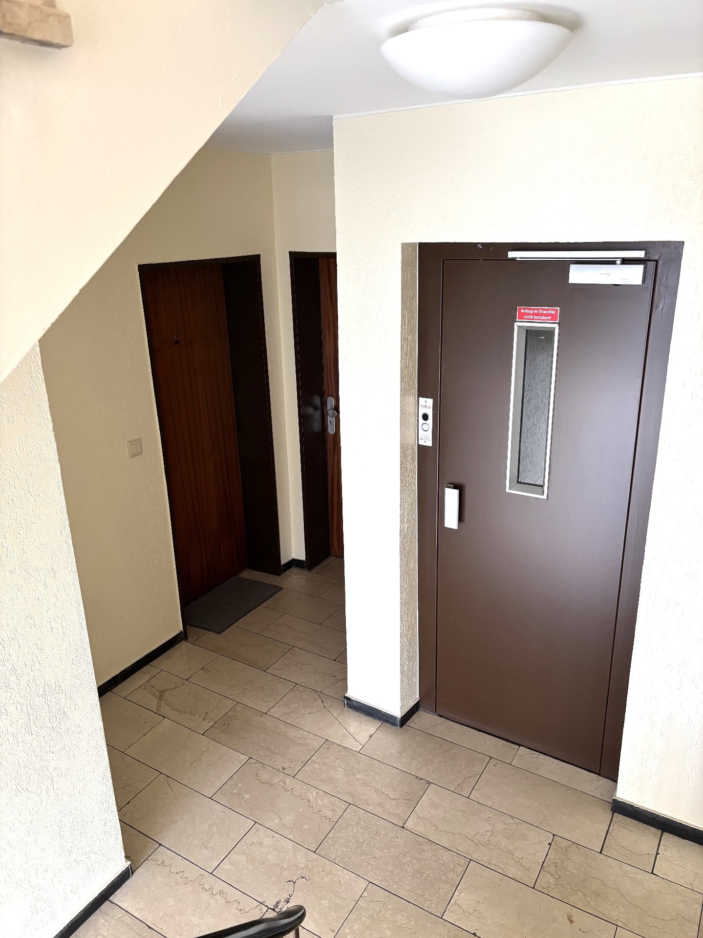 Treppenhaus mit Lift