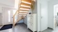 Diele mit Holztreppe