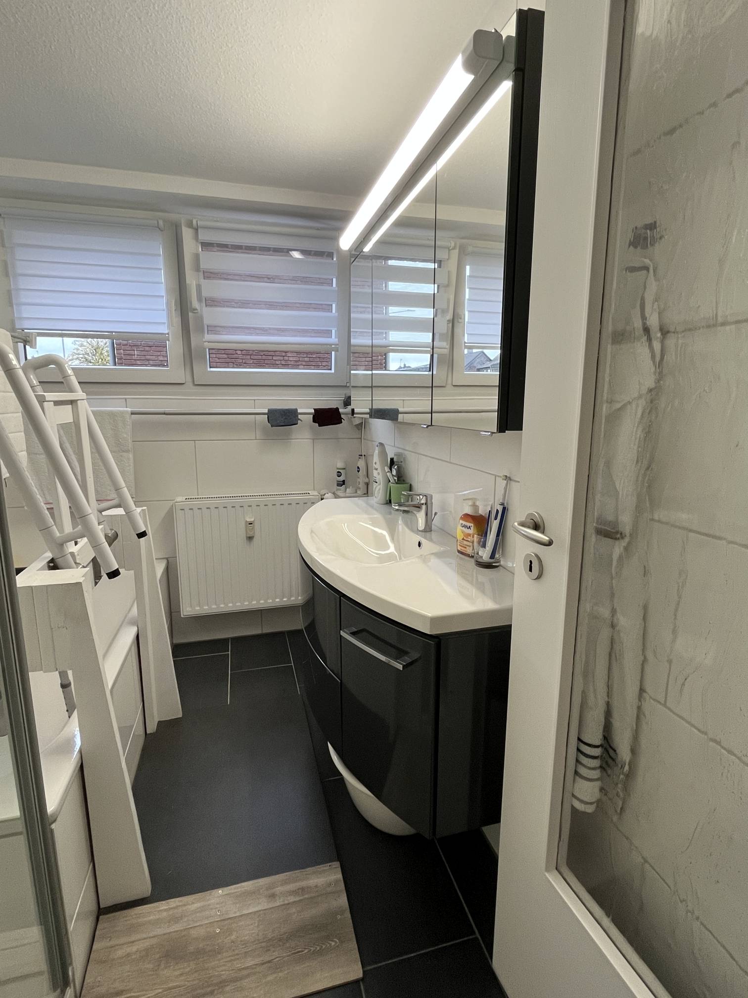 Bad mit Wanne...