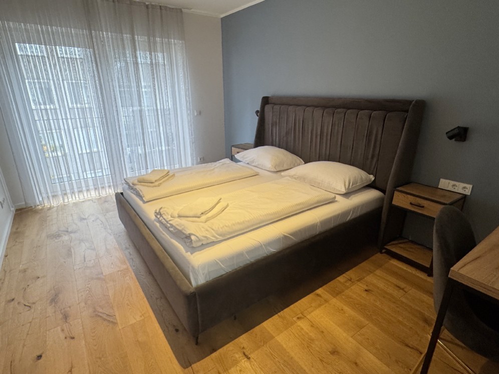Schlafzimmer 1
