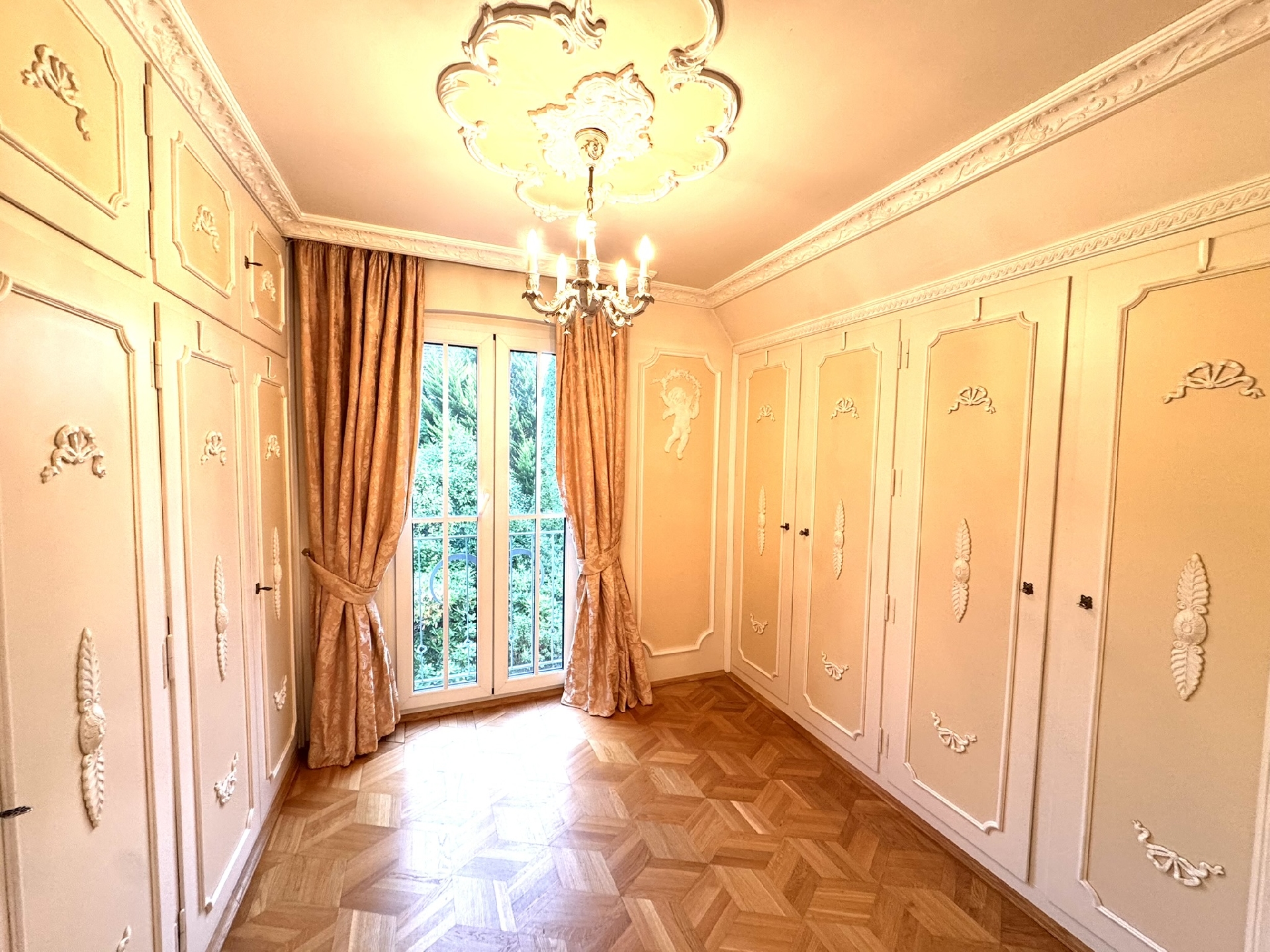 ...mit Ankleidebereich