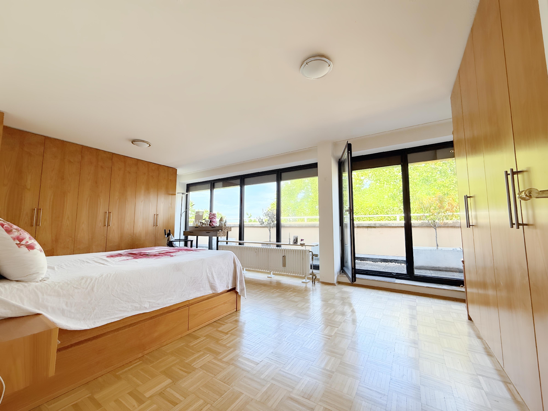 Schlafzimmer 1