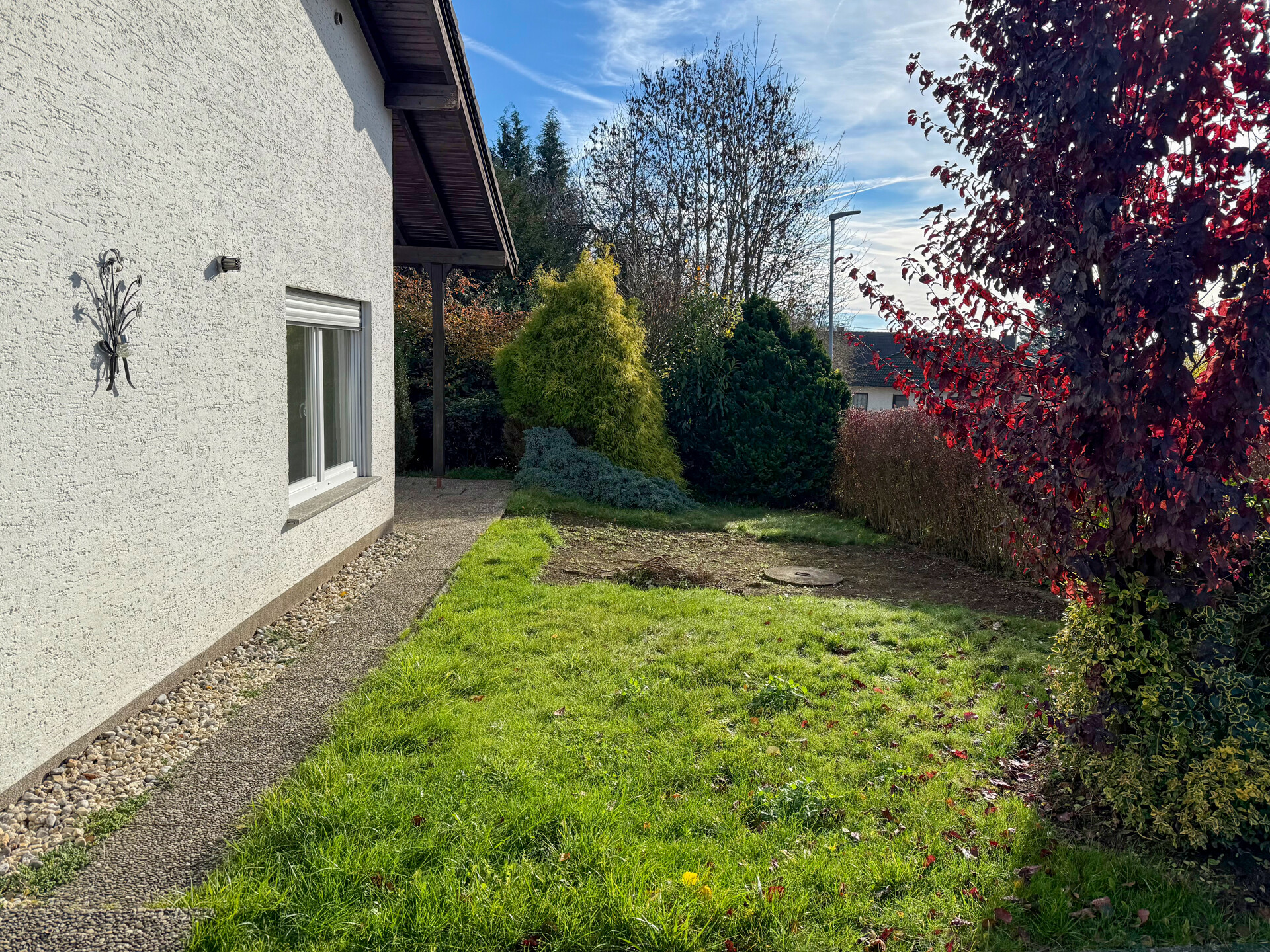 Vordere Gartenansicht