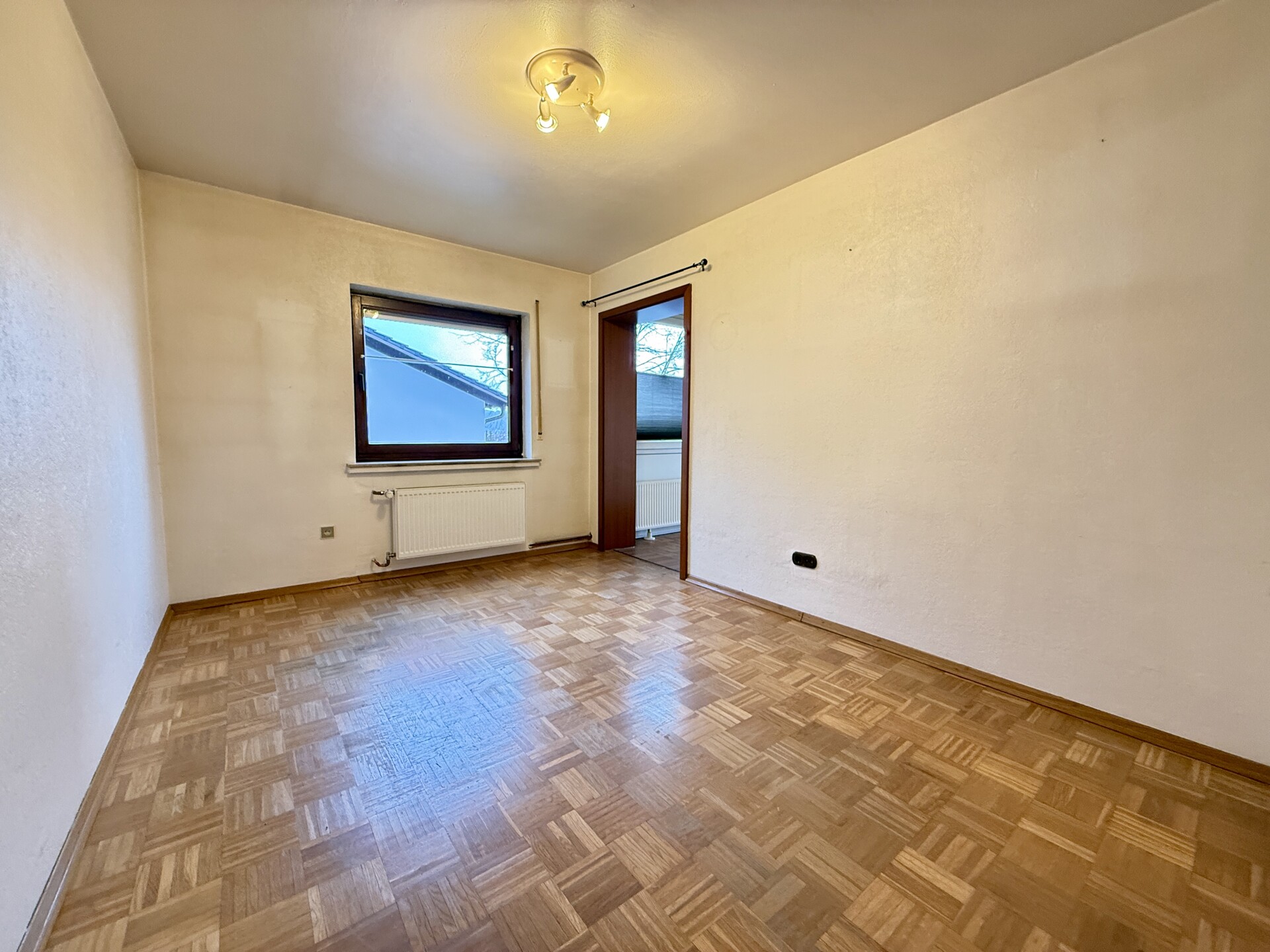 Büro EG