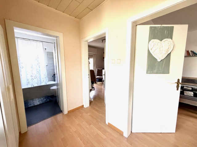 1.Obergeschoss (2 Zimmer, Bad & Balkon)