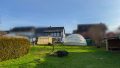 Gartenansicht mit Pool unter der Rundkuppel