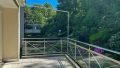 großer Balkon mit elektr. Markise