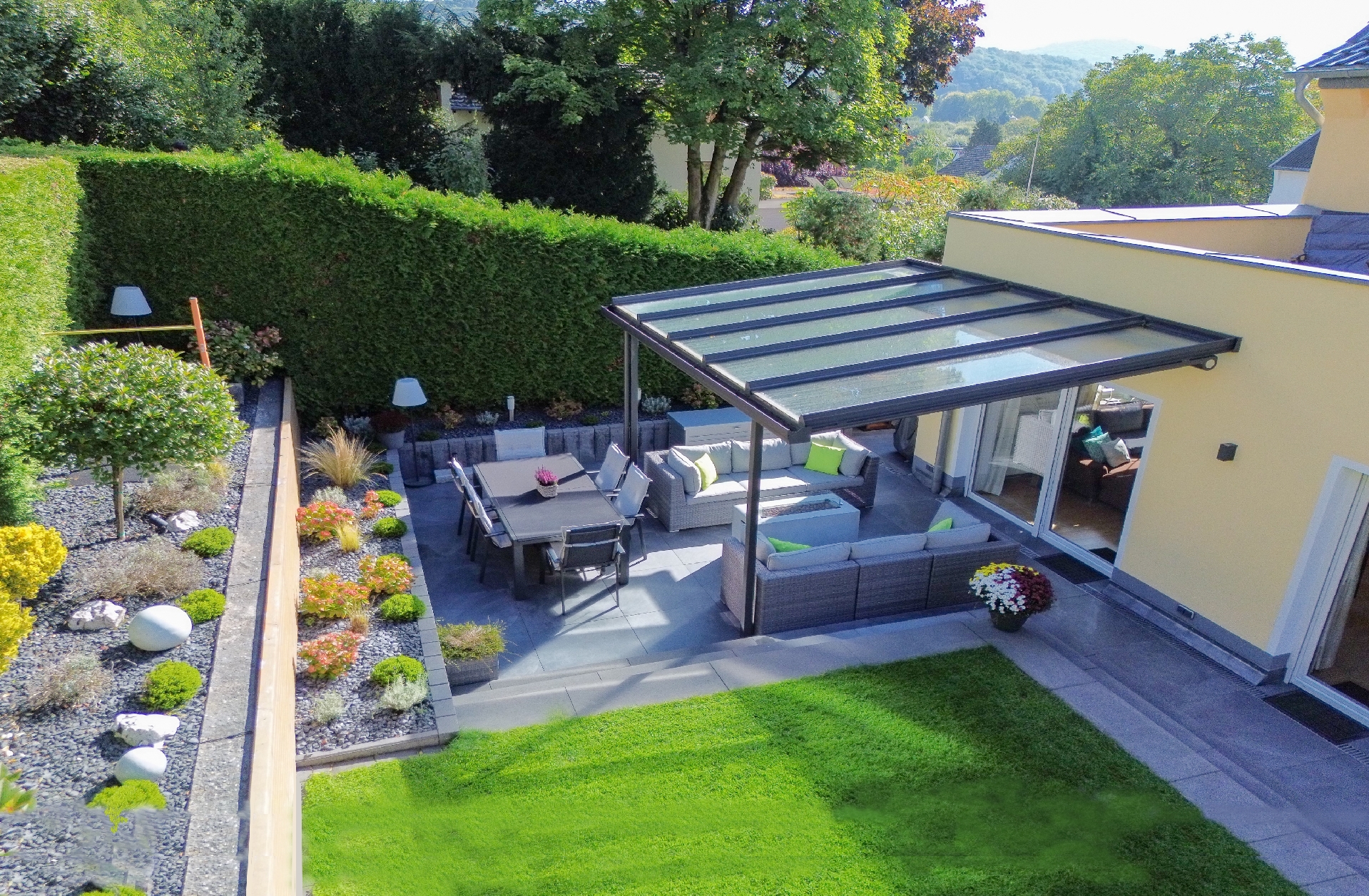 tolle überdachte Terrasse und Traumgrundstück