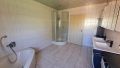 Tageslichtbad mit Wanne und Dusche OG
