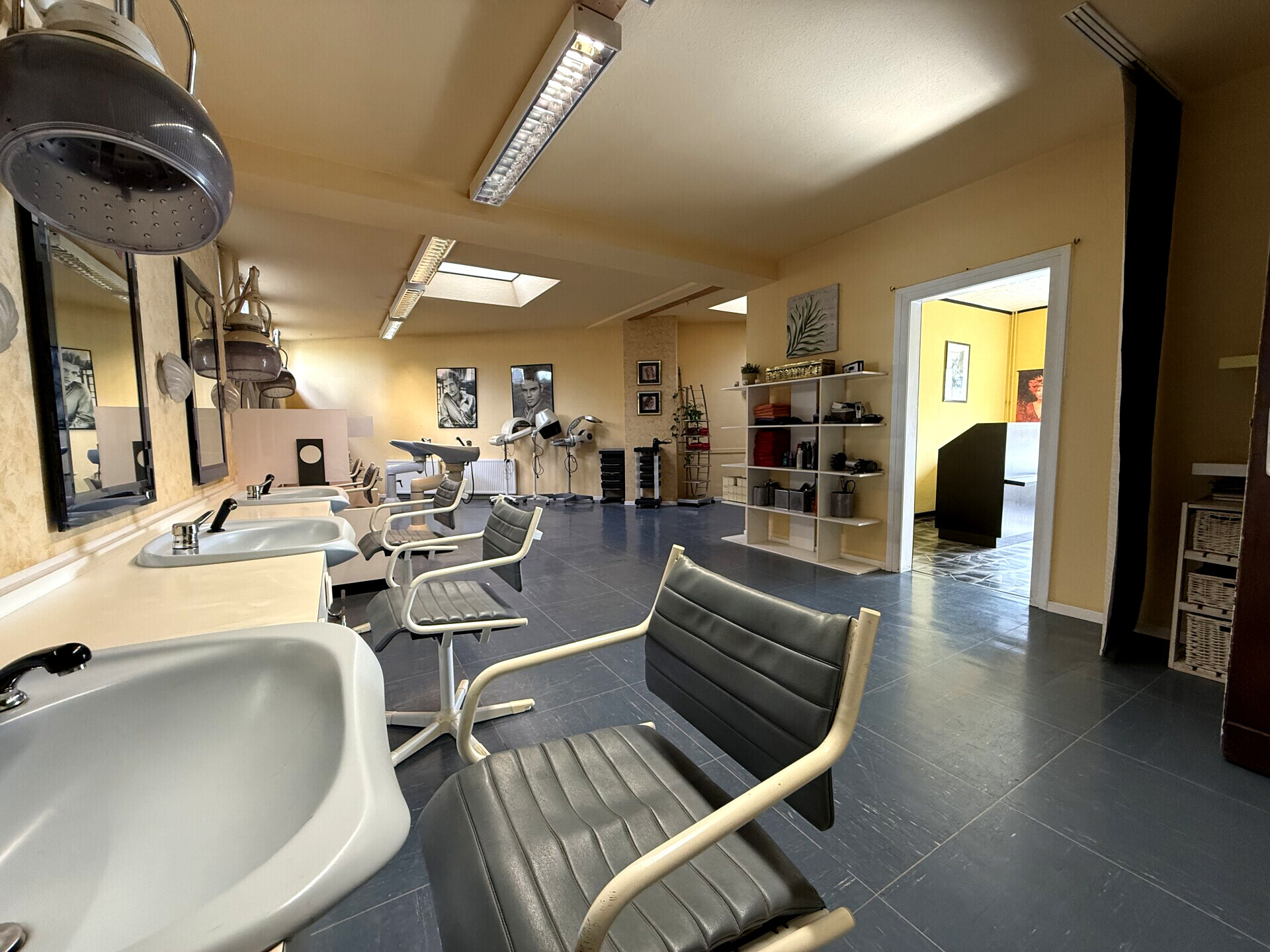 Salon EG
