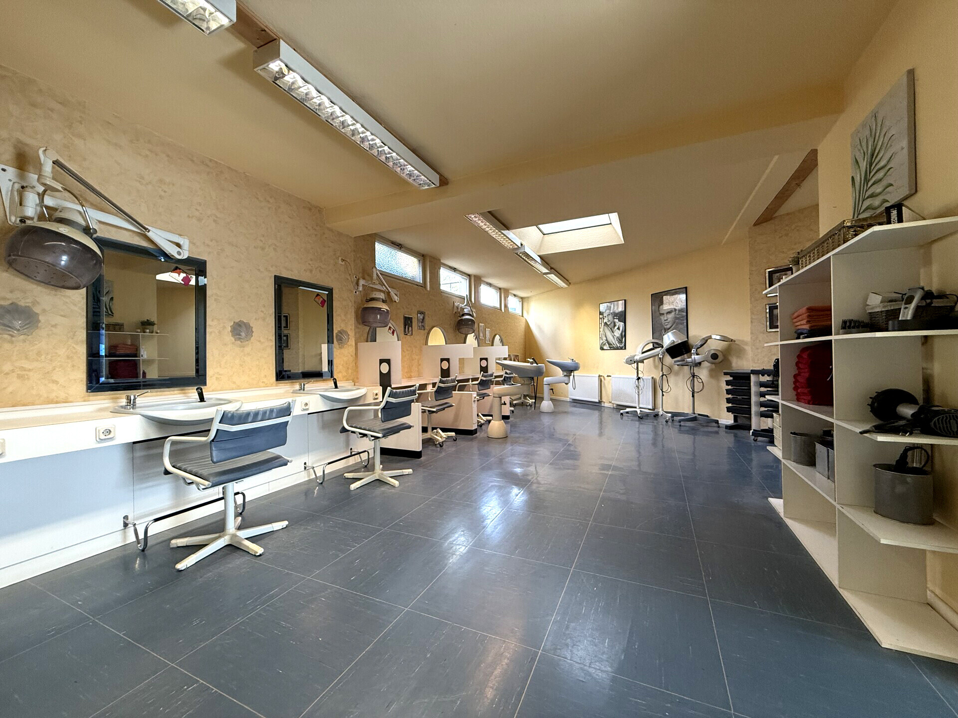 Salon EG