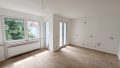 Wohnzimmer mit offener Küche