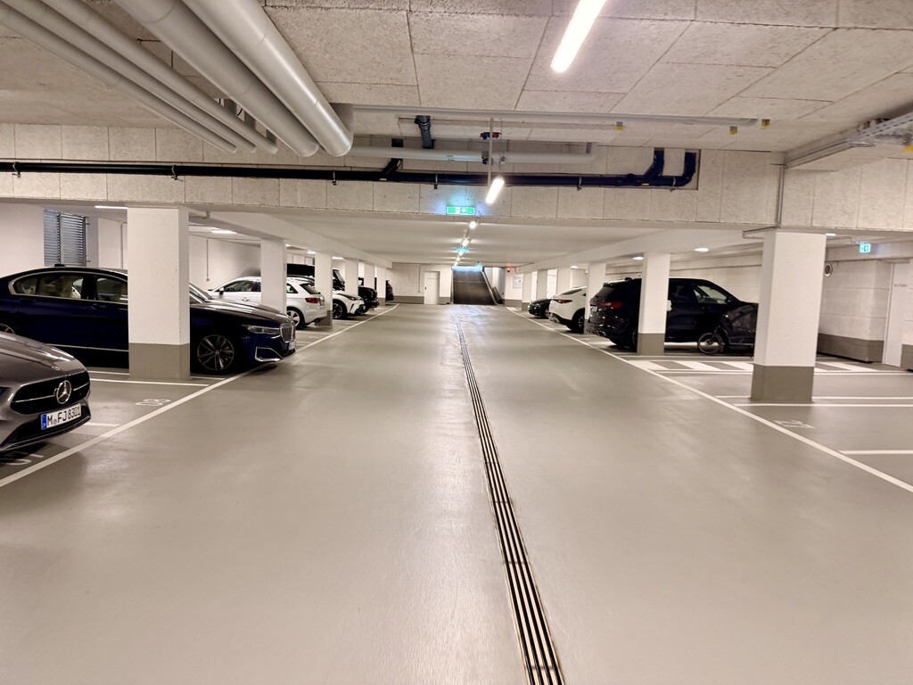 helle Tiefgarage