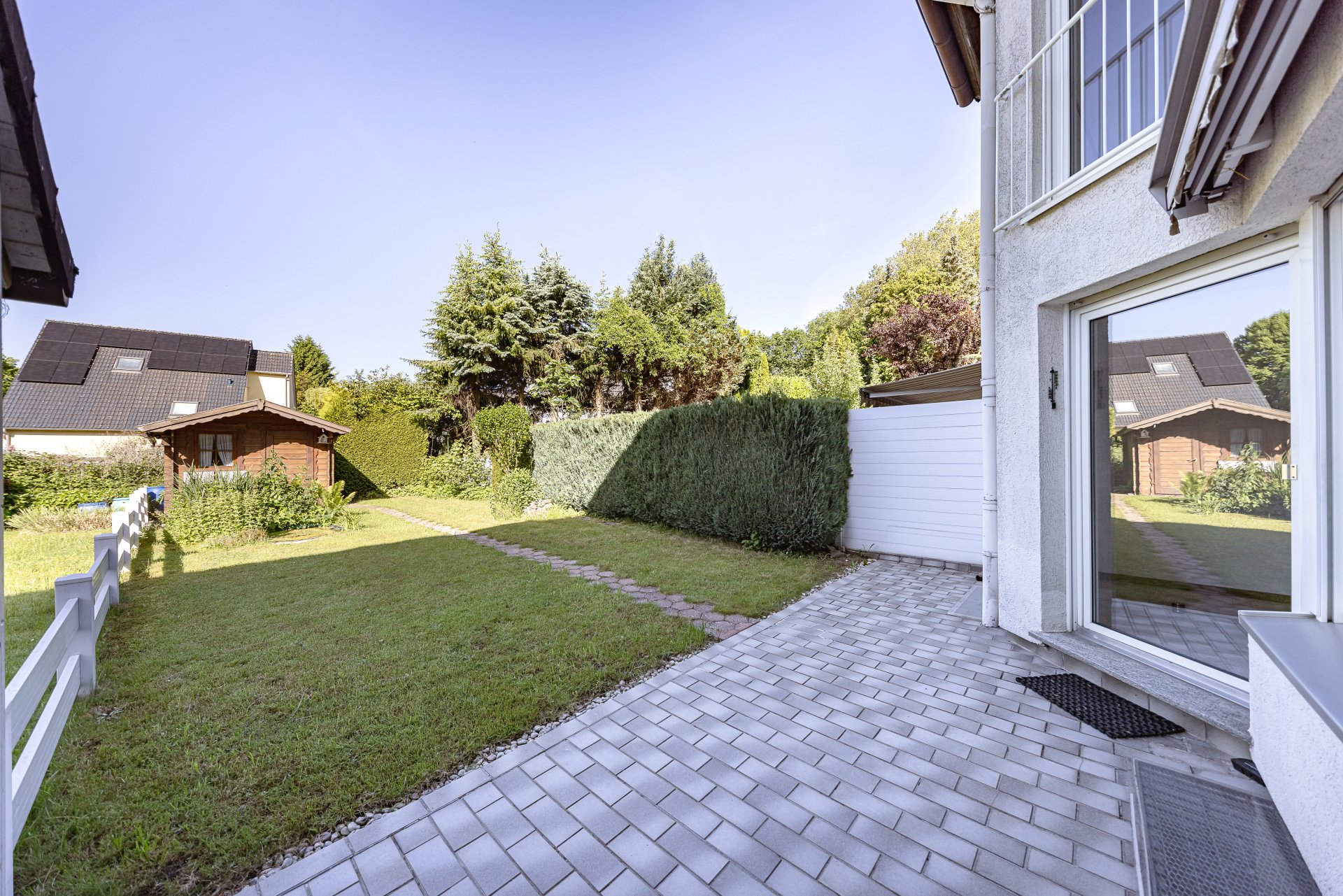 Sonnengrundstück mit Terrasse