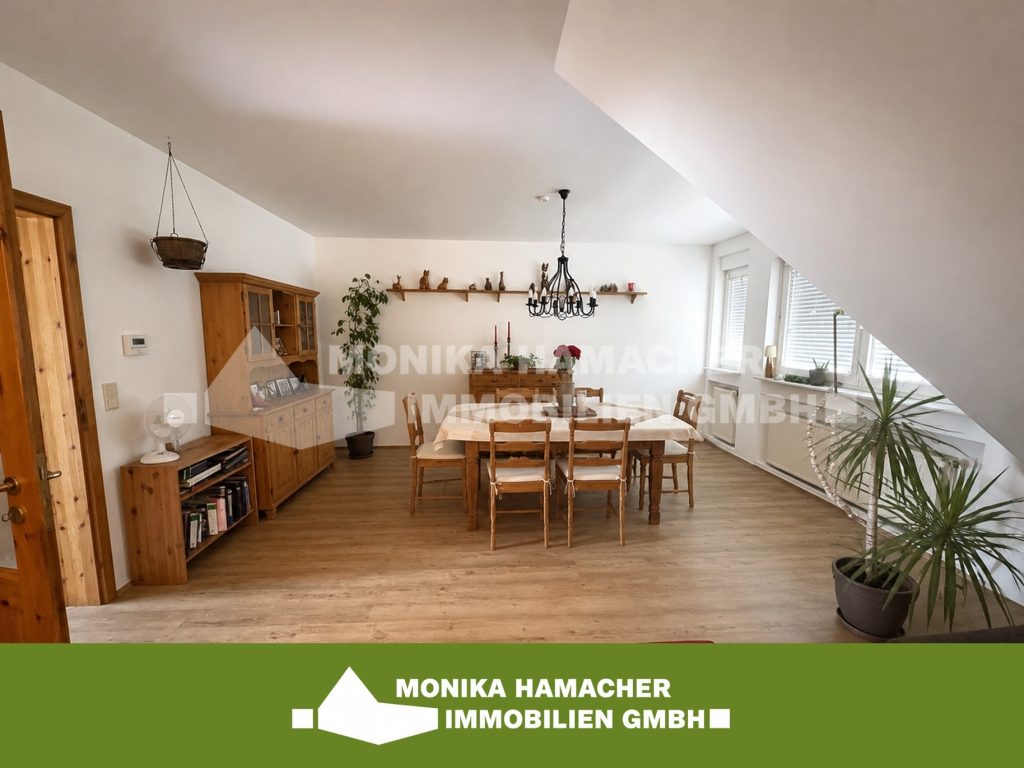 Wohn-/ Esszimmer