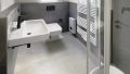 Badezimmer mit Fenster