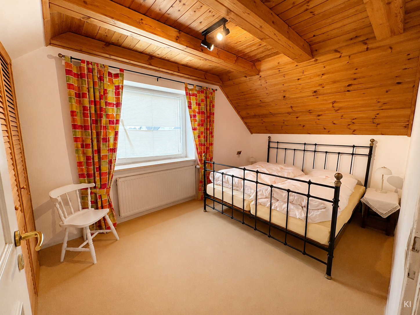 Schlafzimmer ( OG )