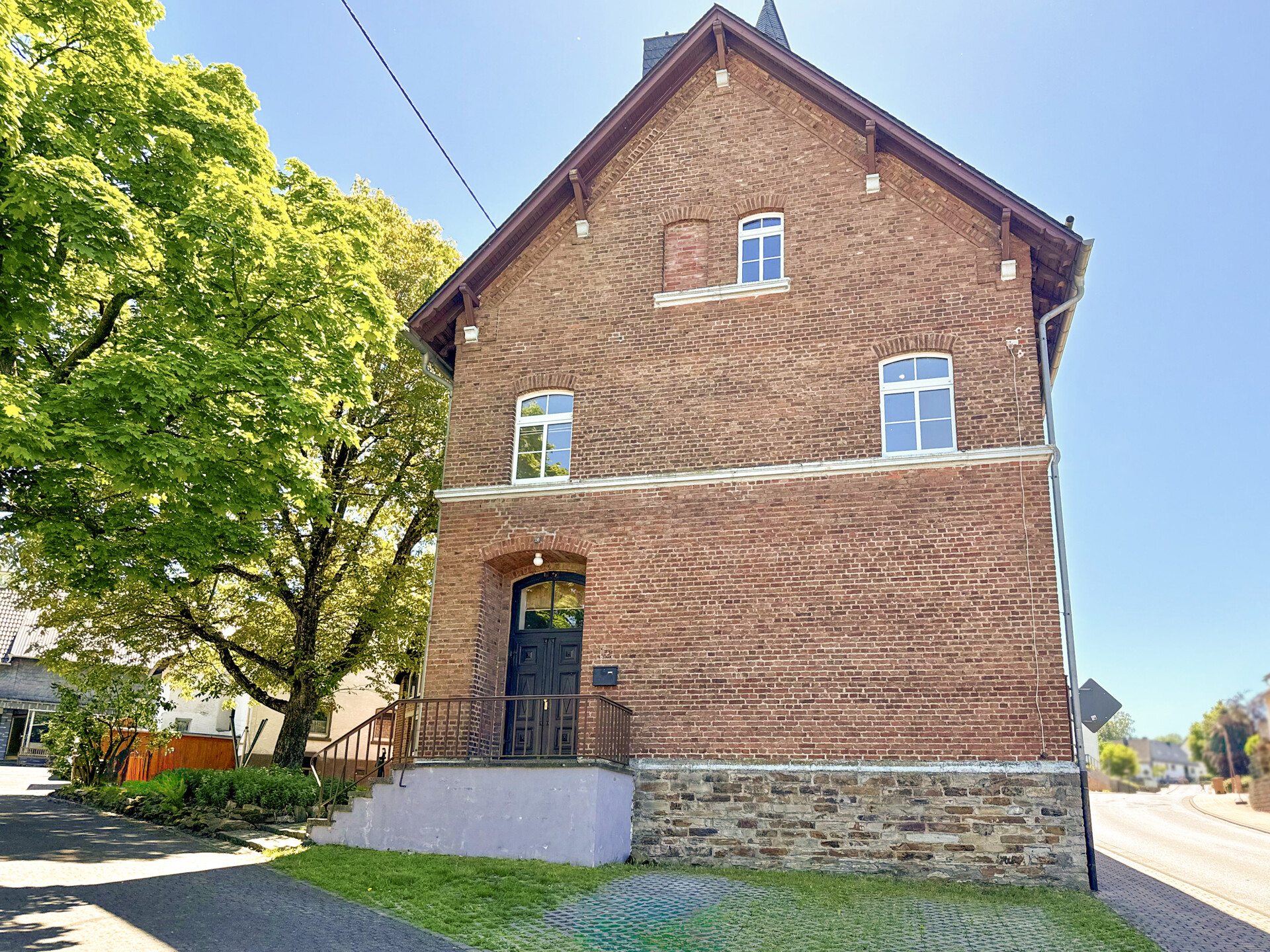 Seitenansicht / Eingang EG Wohnung