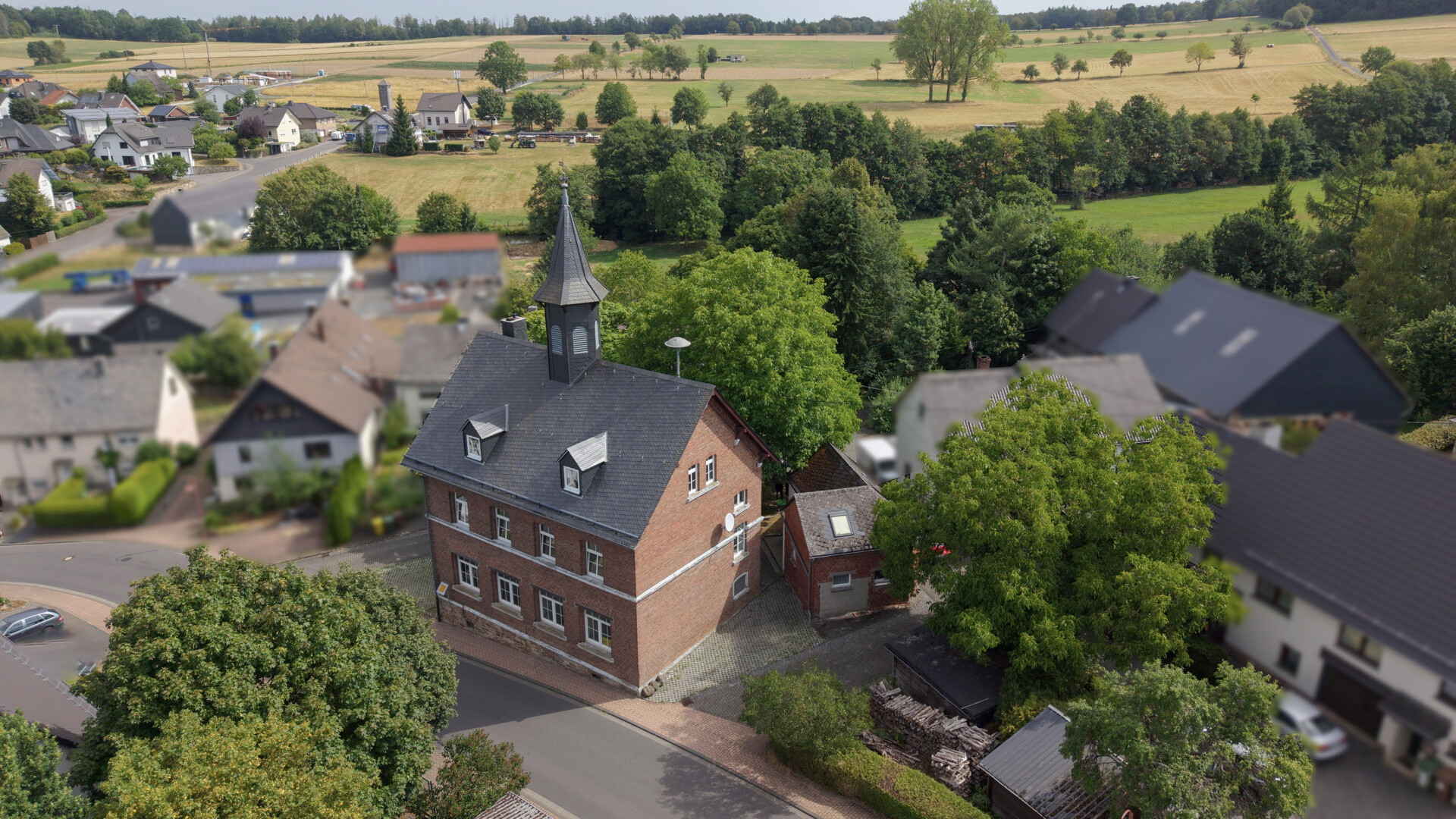 Alte Schule und Nebengebäude