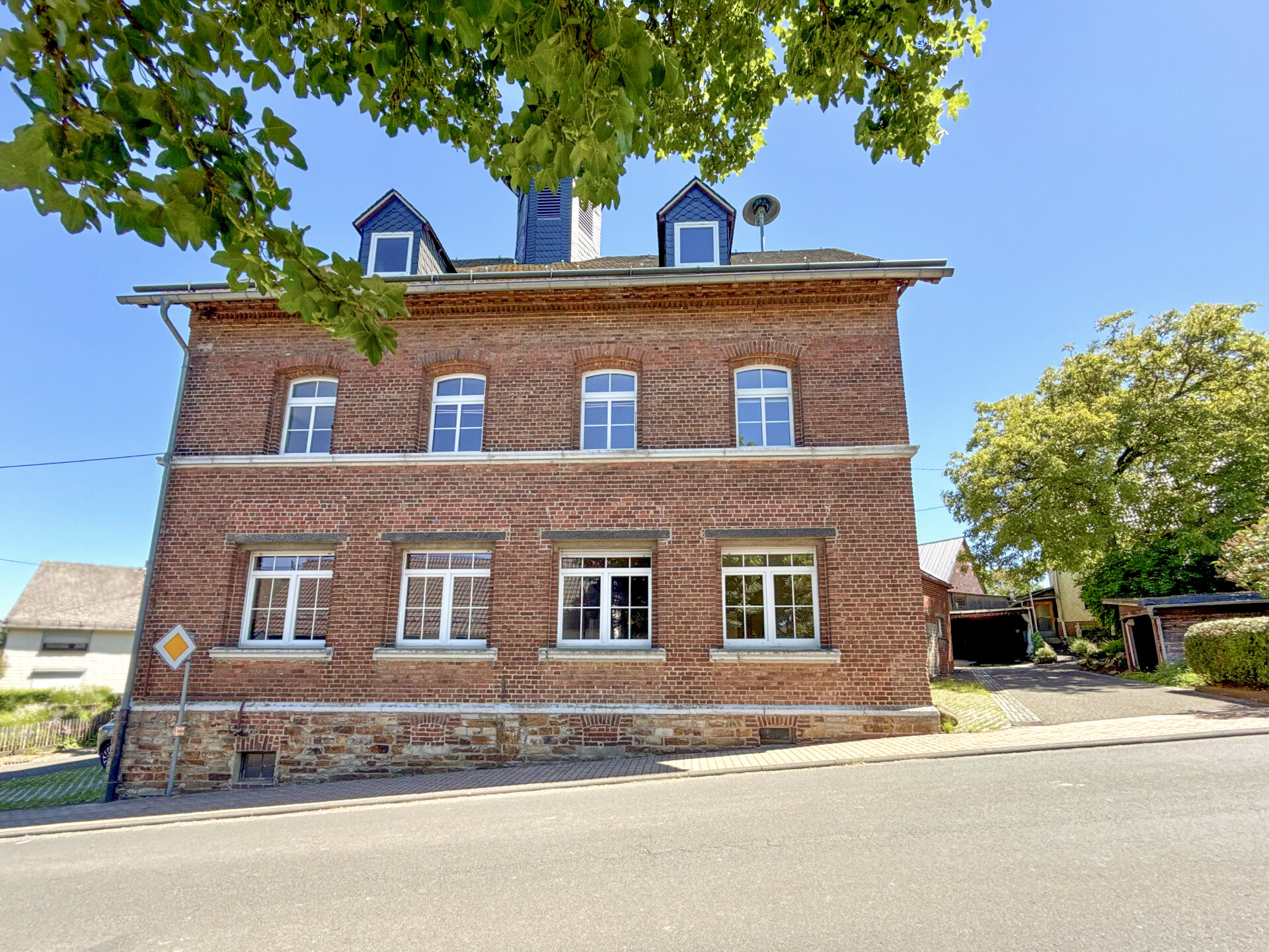 Straßenansicht