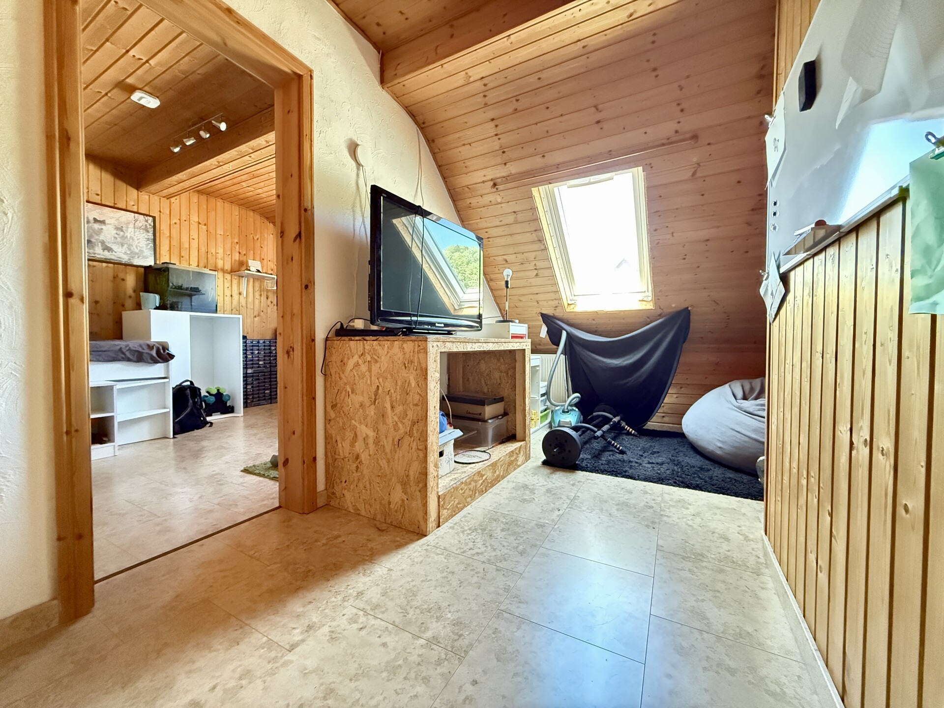 Durchgangszimmer/Kinderzimmer DG