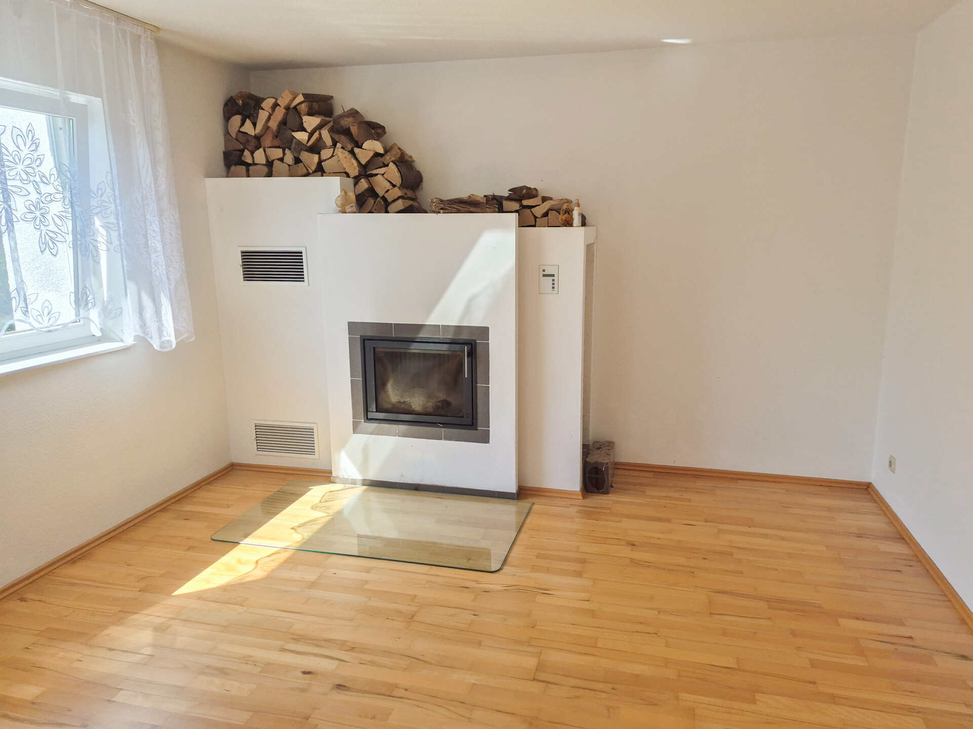 Wohnbereich mit Kamin (OG)
