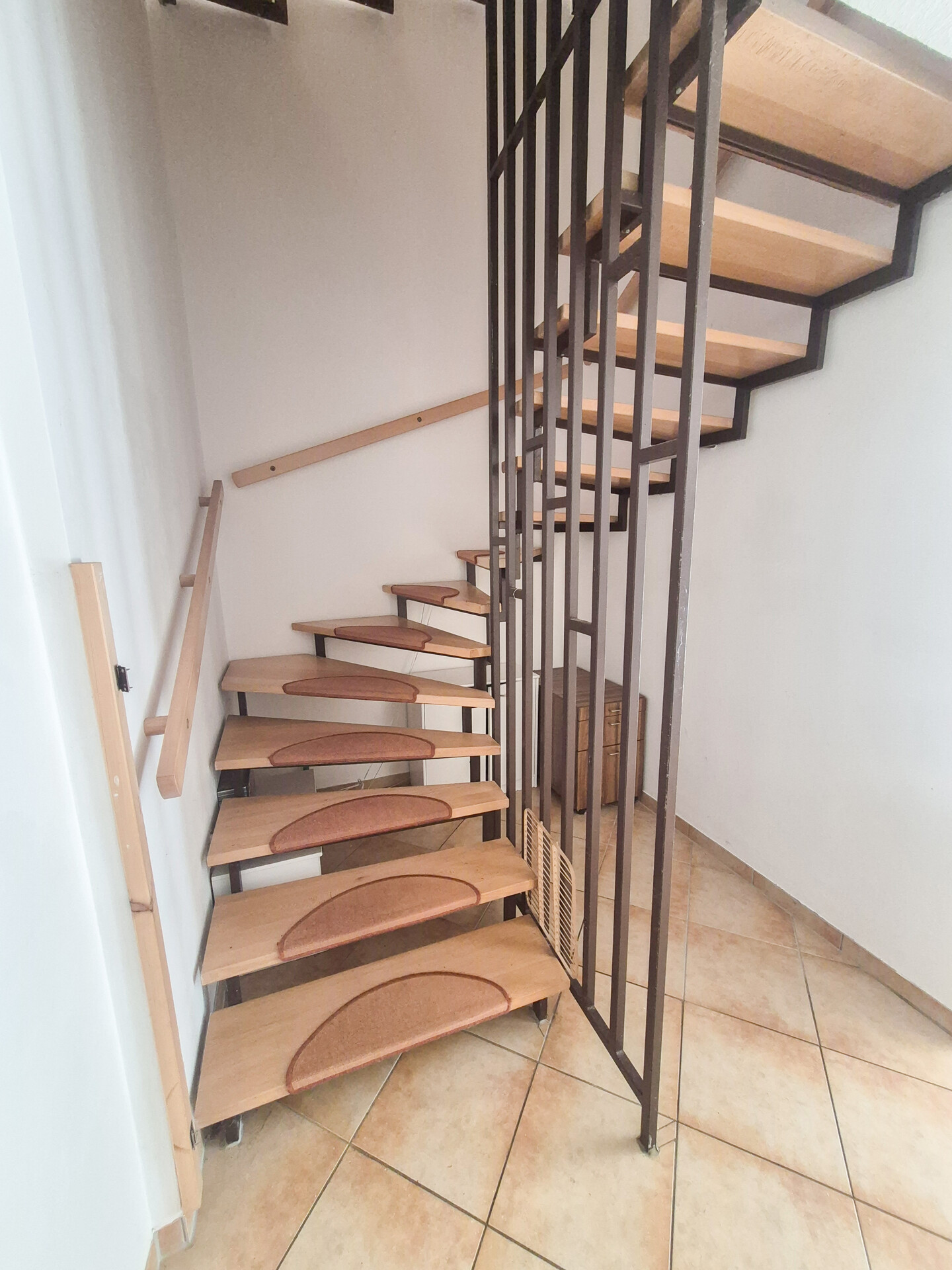 Holztreppe nach oben