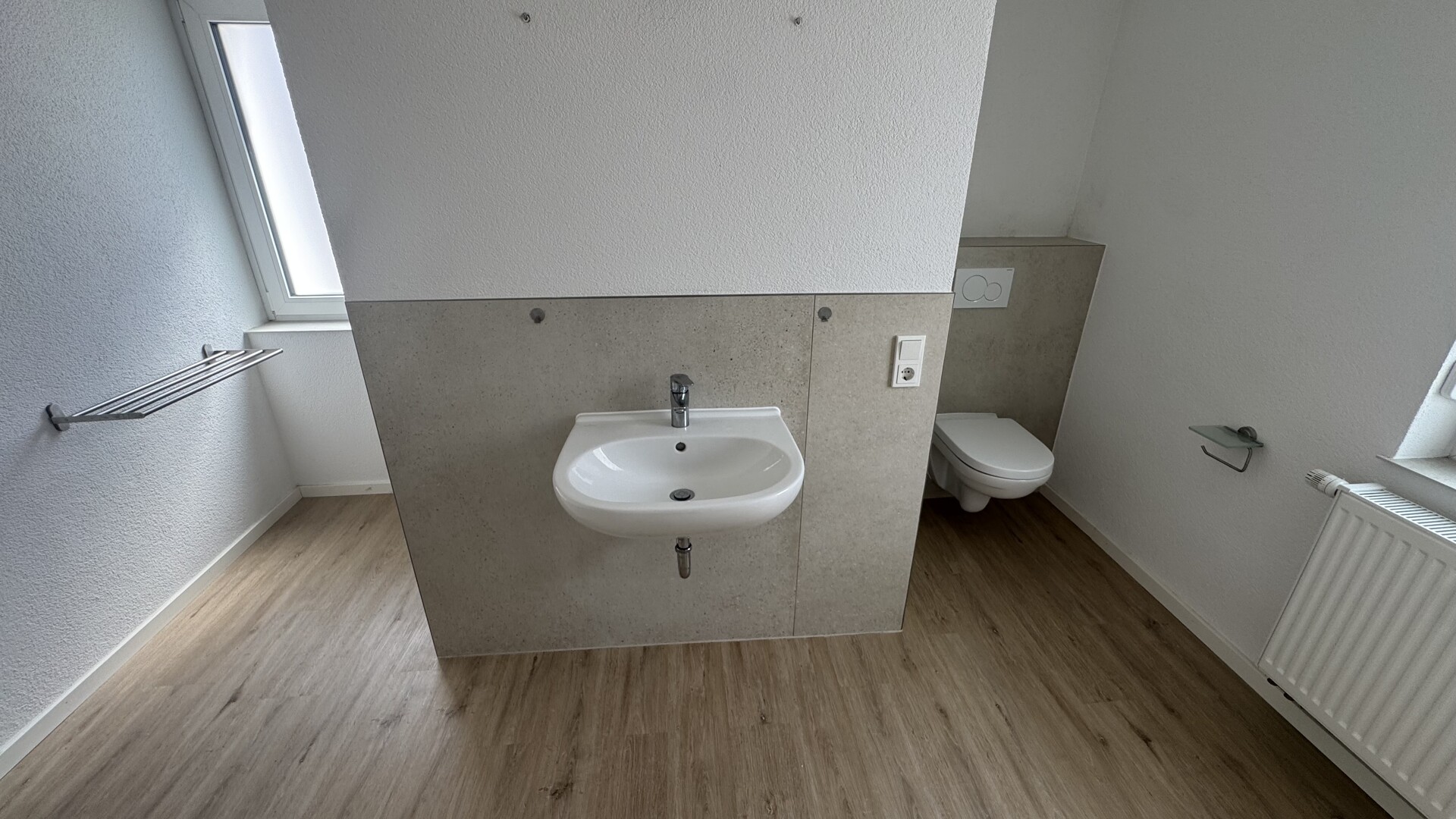 Tageslichtbad mit Dusche OG Wohnhaus Nr. 11