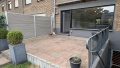 Blick auf die leere Terrasse