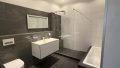 Modernes Badezimmer in der Ebene 4