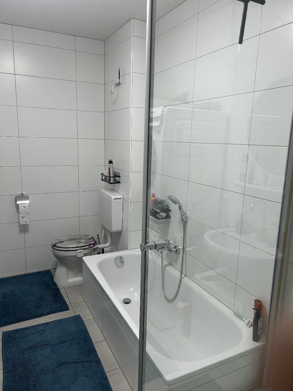 Bad mit Wanne u. Dusche