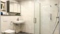 modernes Badezimmer