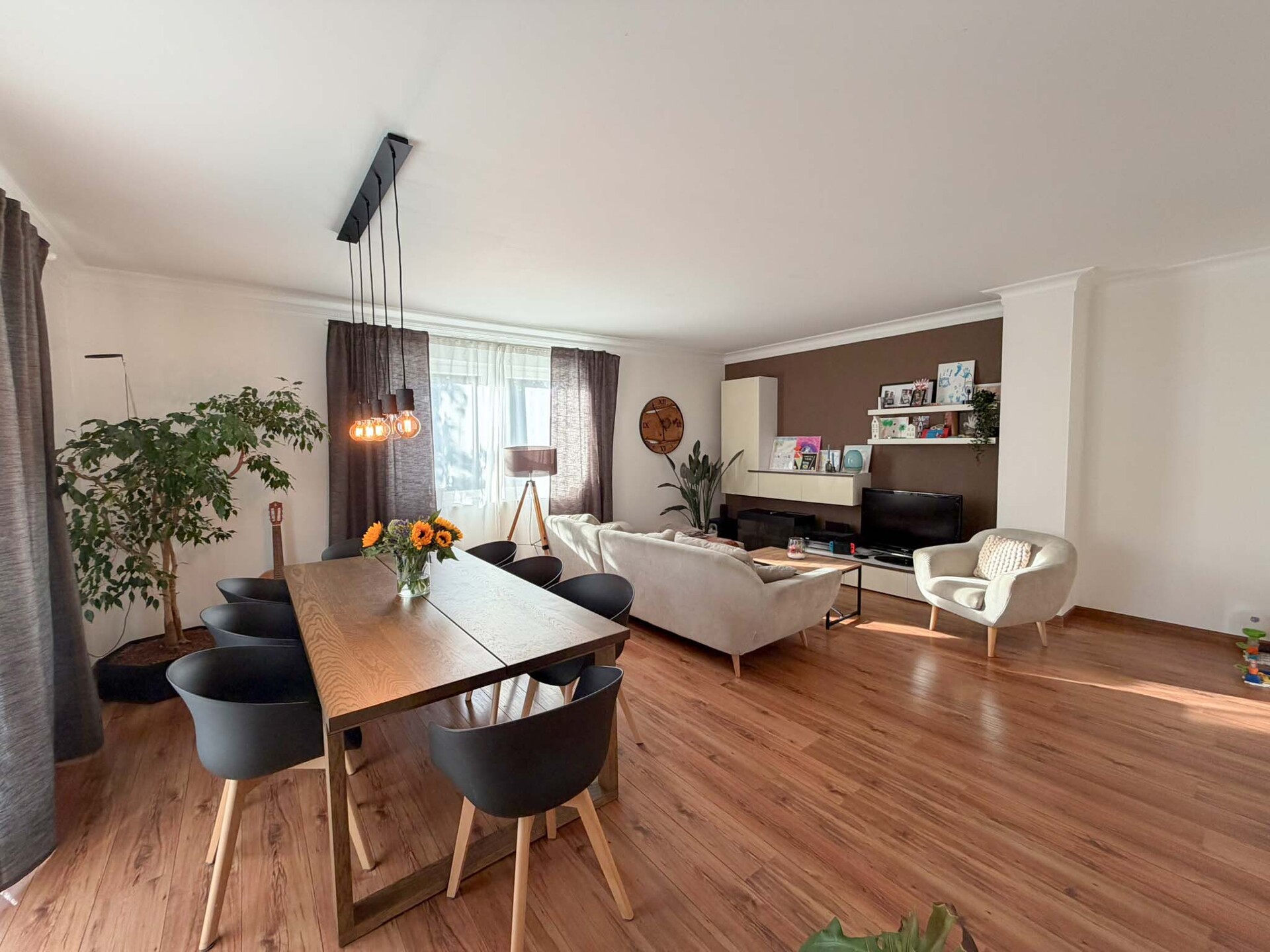 Wohn-/Esszimmer (EG)