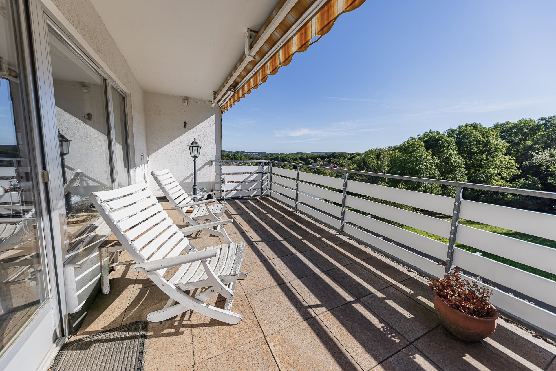 Loggia mit grüner Aussicht