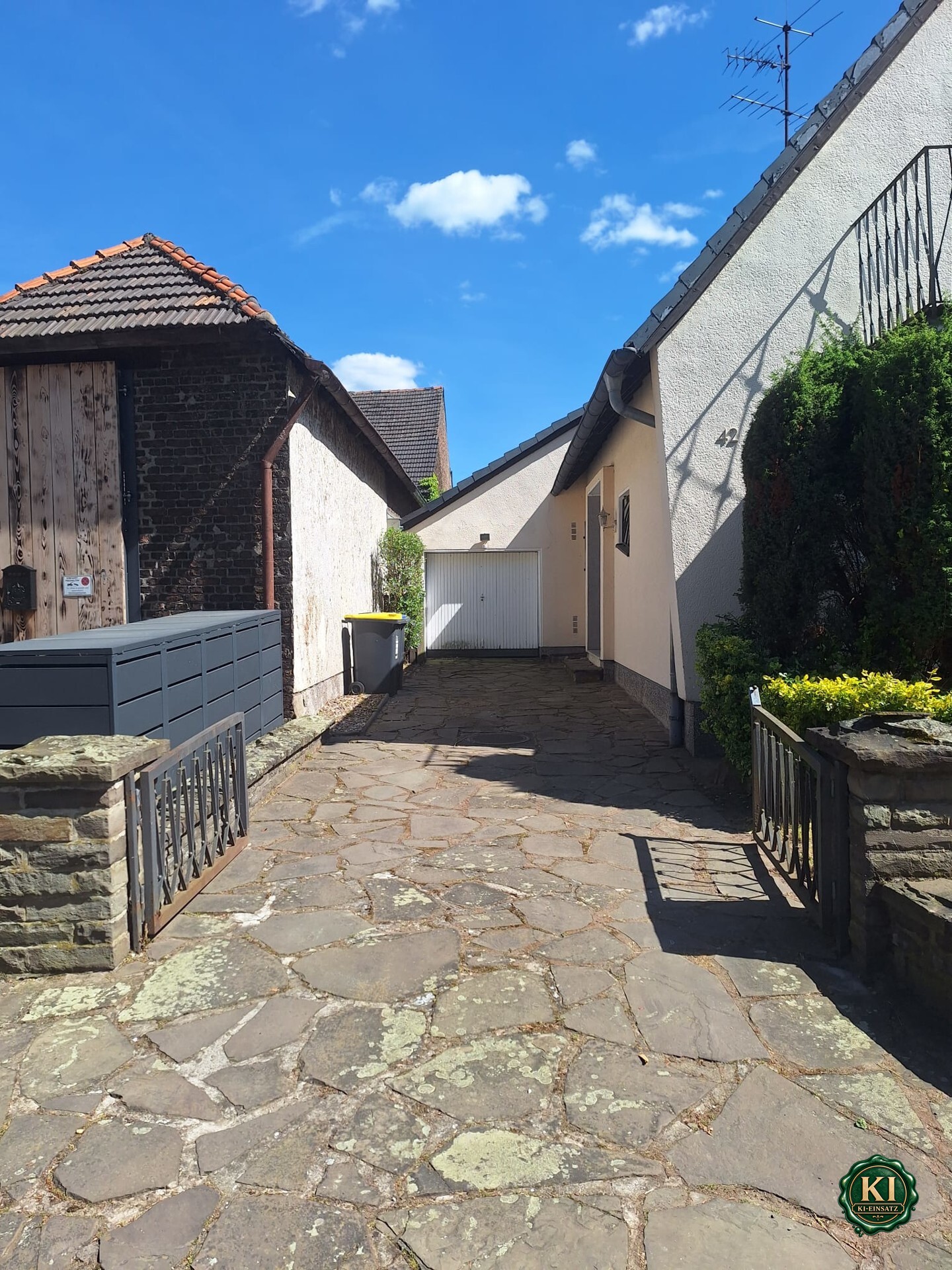 Einfahrt / Garage