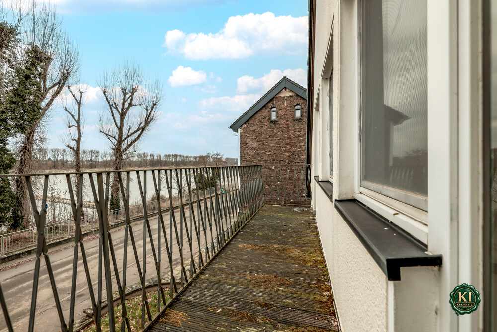 Balkon Straßenseite