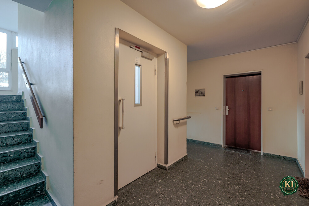 Treppenhaus/Aufzug