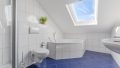 Badezimmer mit Badewanne