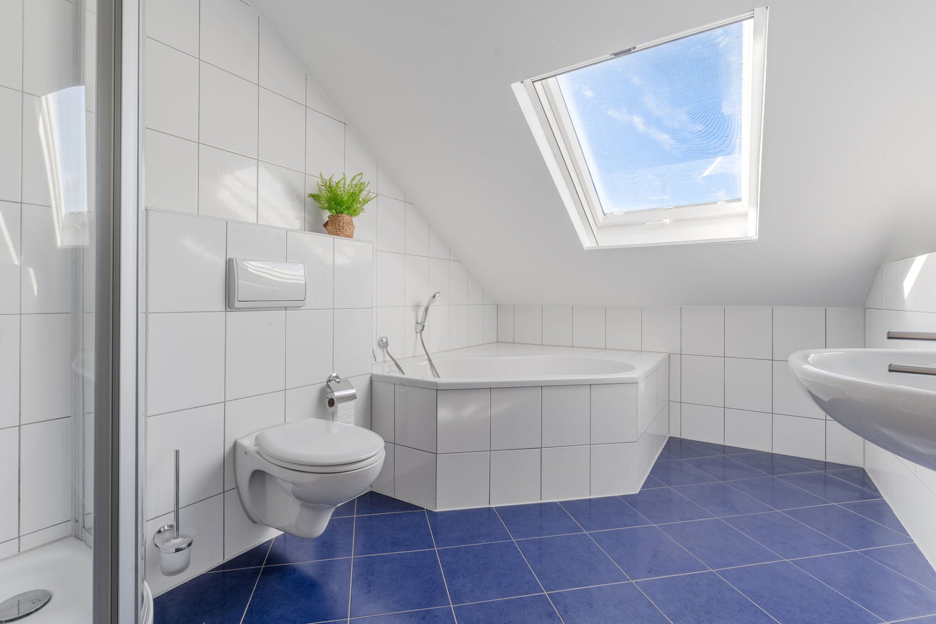 Badezimmer mit Badewanne