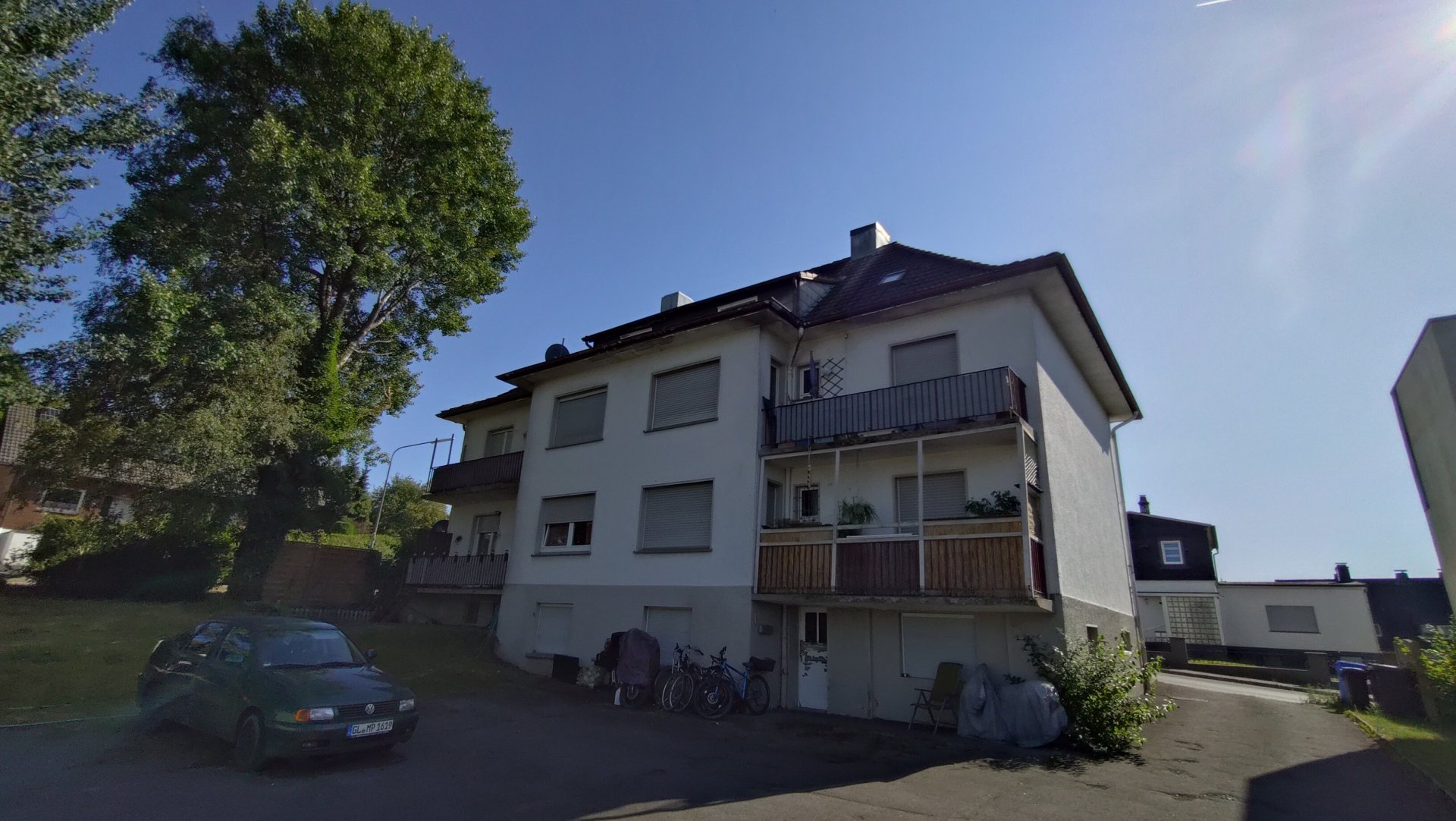 Rückseite mit Balkonen