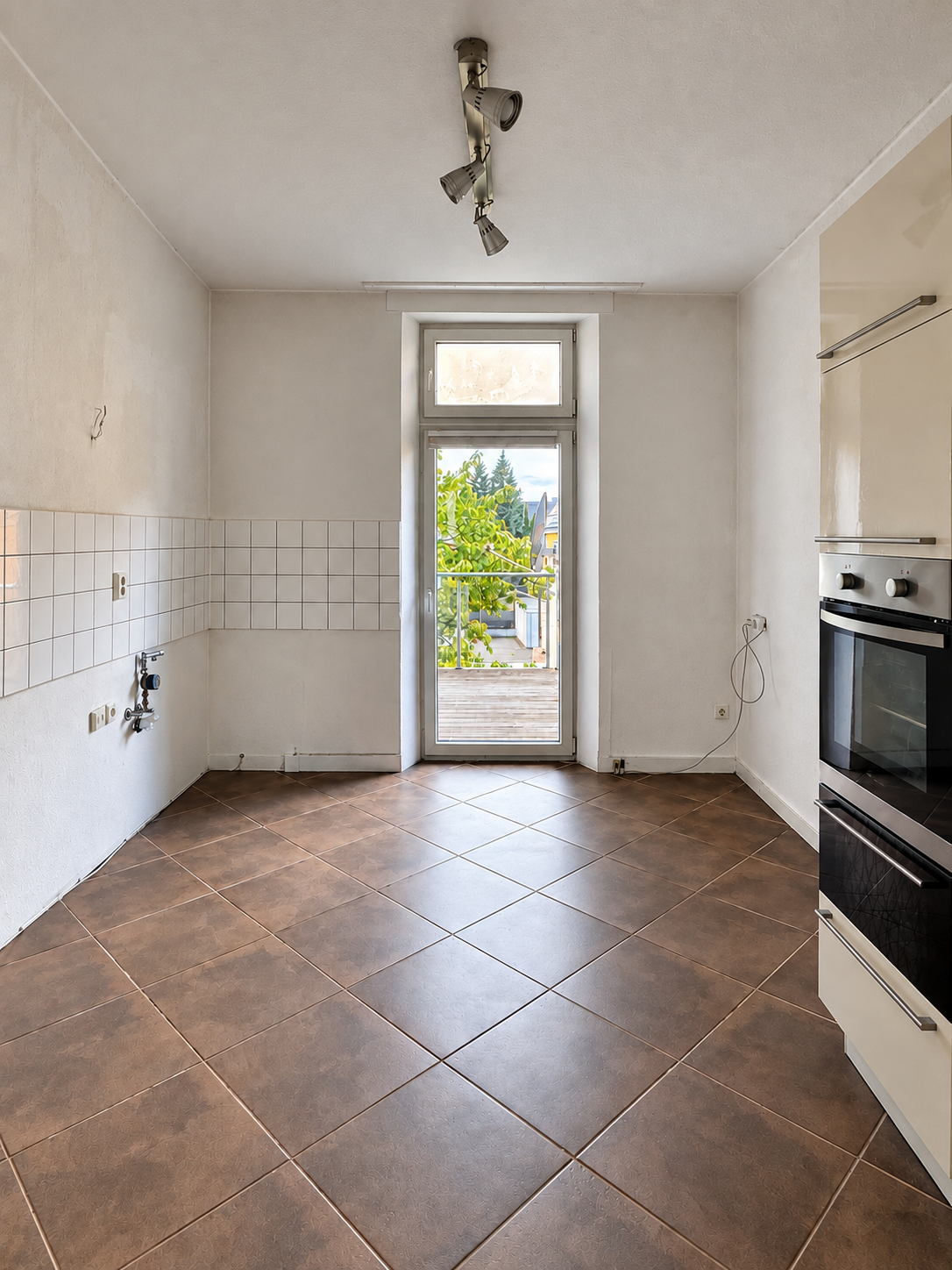 Küche mit Balkon