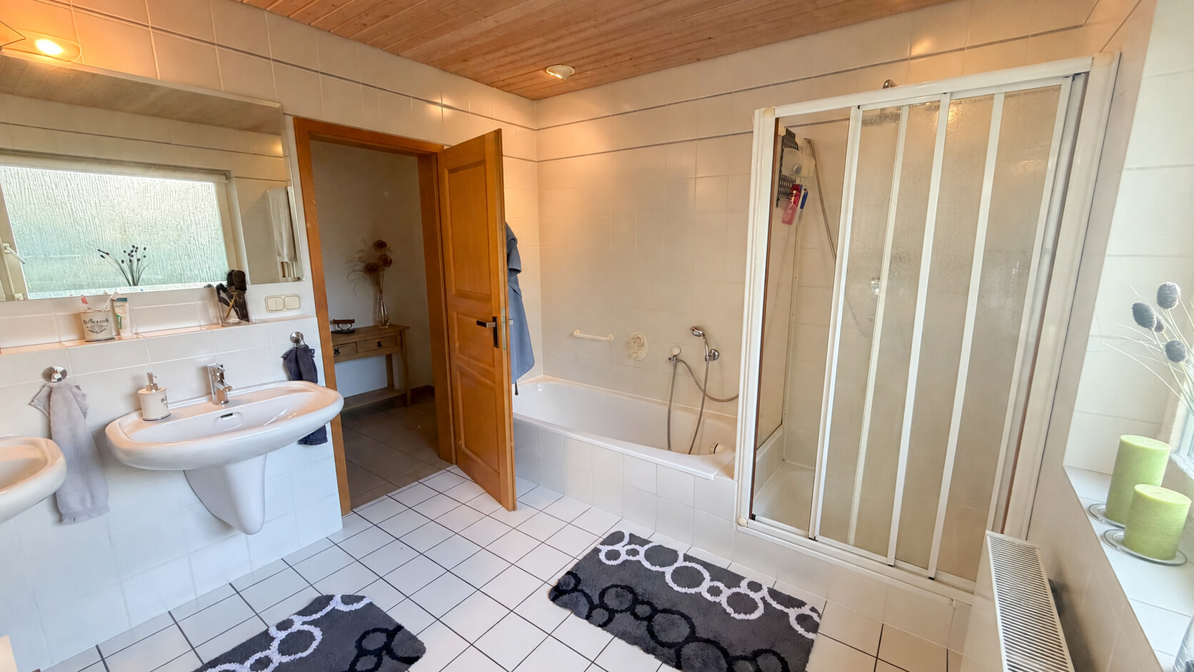 Badezimmer (OG)