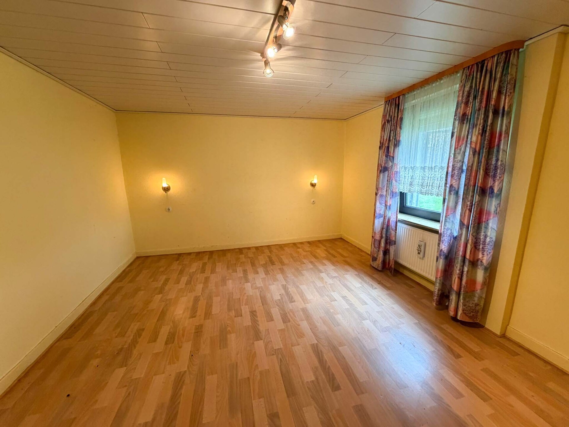 Schlafzimmer (EG)